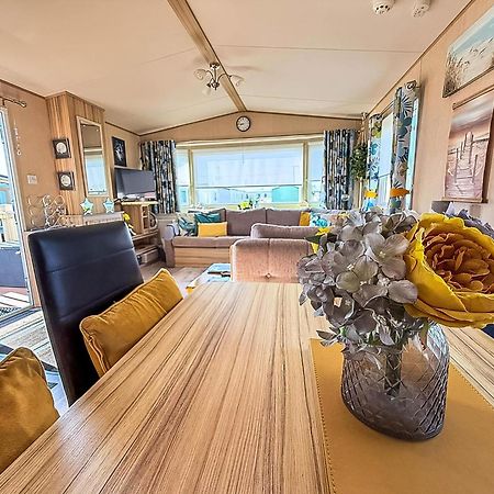 Lovely 6 Berth Caravan With Decking To The Side In Heacham Ref 21040E Exteriér fotografie