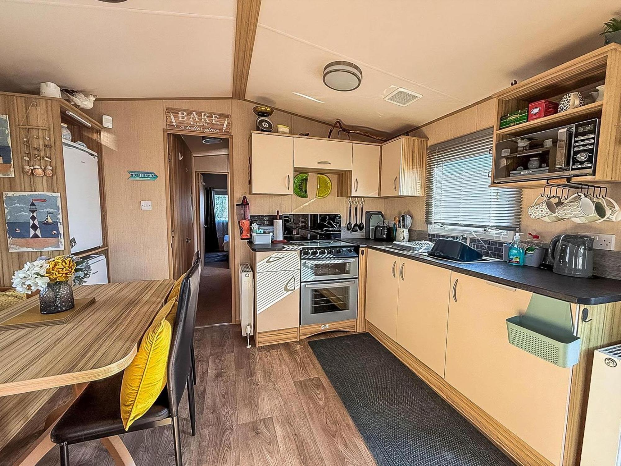 Lovely 6 Berth Caravan With Decking To The Side In Heacham Ref 21040E Exteriér fotografie