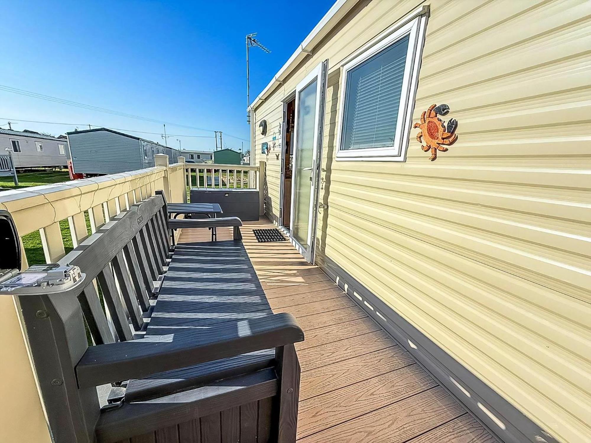 Lovely 6 Berth Caravan With Decking To The Side In Heacham Ref 21040E Exteriér fotografie