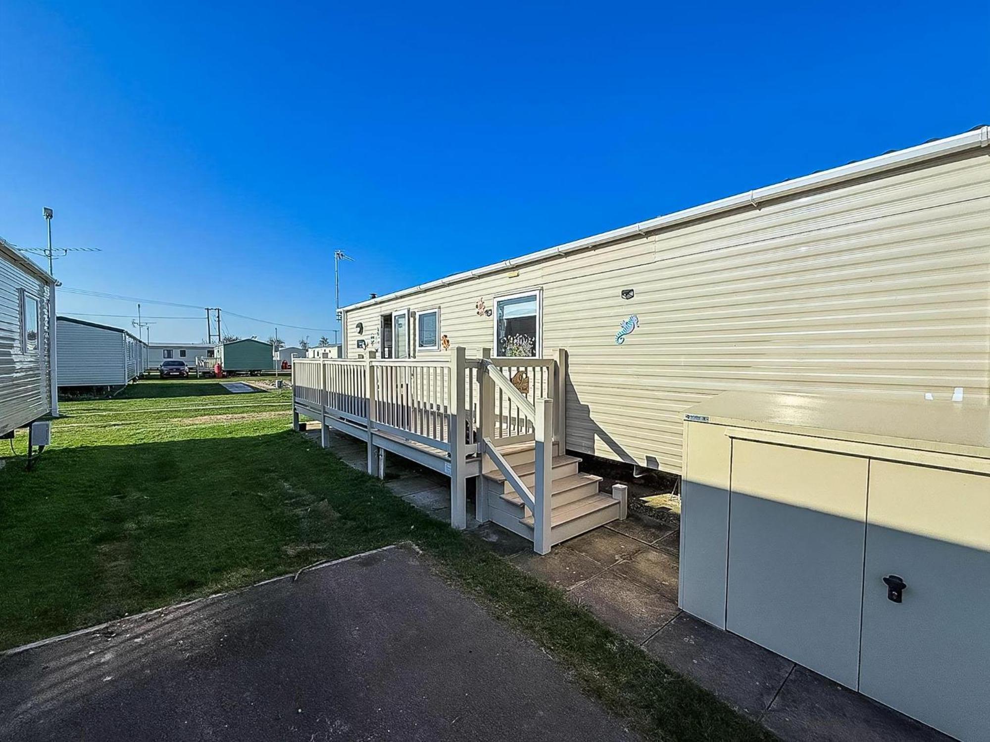 Lovely 6 Berth Caravan With Decking To The Side In Heacham Ref 21040E Exteriér fotografie