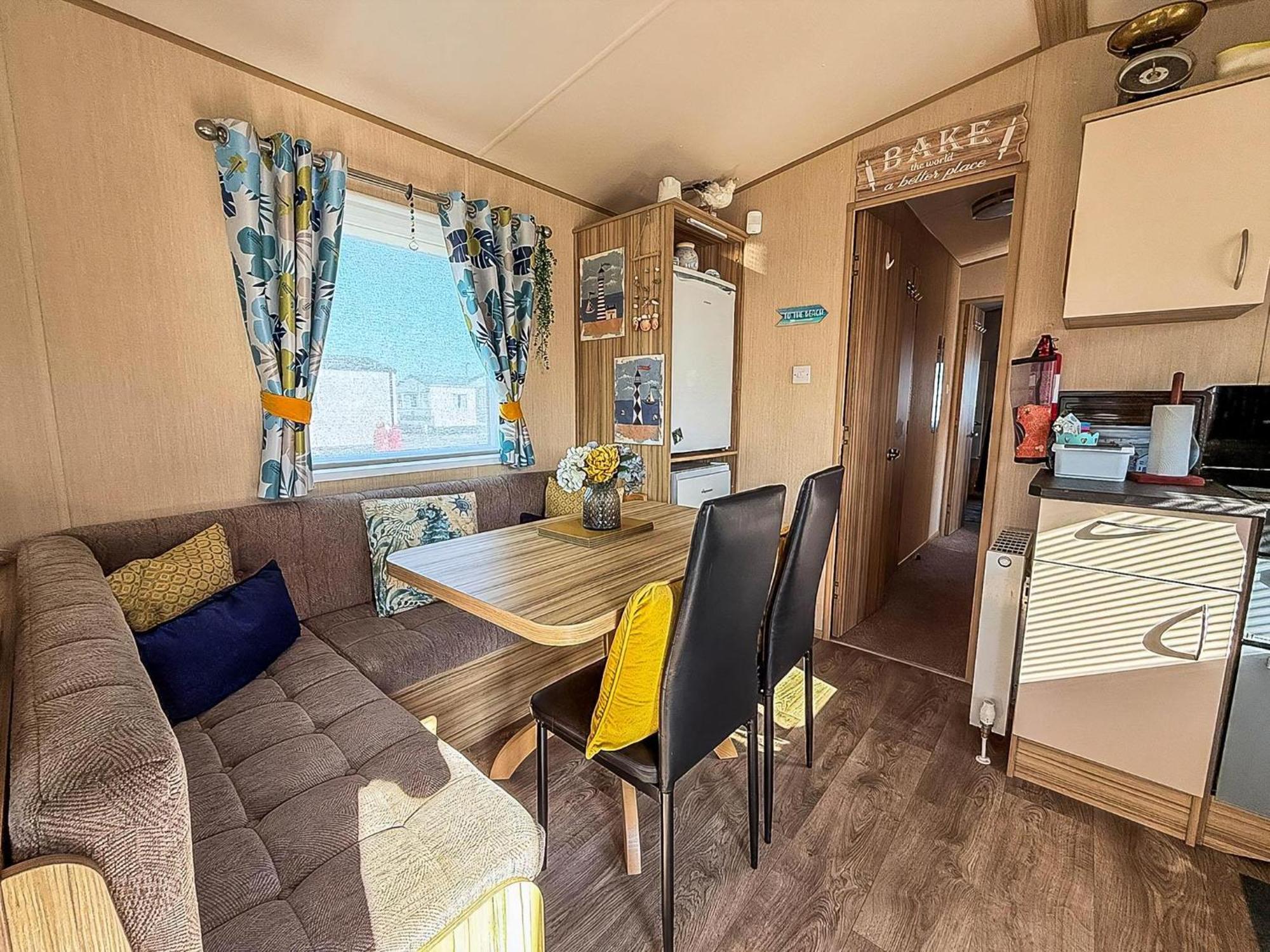 Lovely 6 Berth Caravan With Decking To The Side In Heacham Ref 21040E Exteriér fotografie